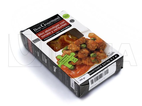 Вакуумная упаковка готового блюда в мягкую пленку на термоформере