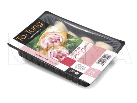 Упаковка рулетиков из сыра и ветчины в модифицированной атмосфере (МГС) на термоформере