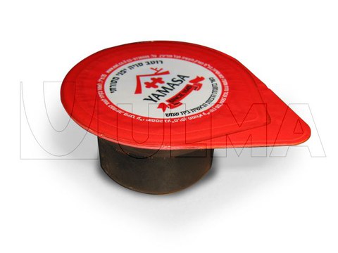 Упаковка соусов для салата в жёсткую плёнку на термоформере