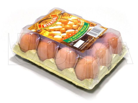 Упаковка лотков с яйцами в плёнку на флоу-паке